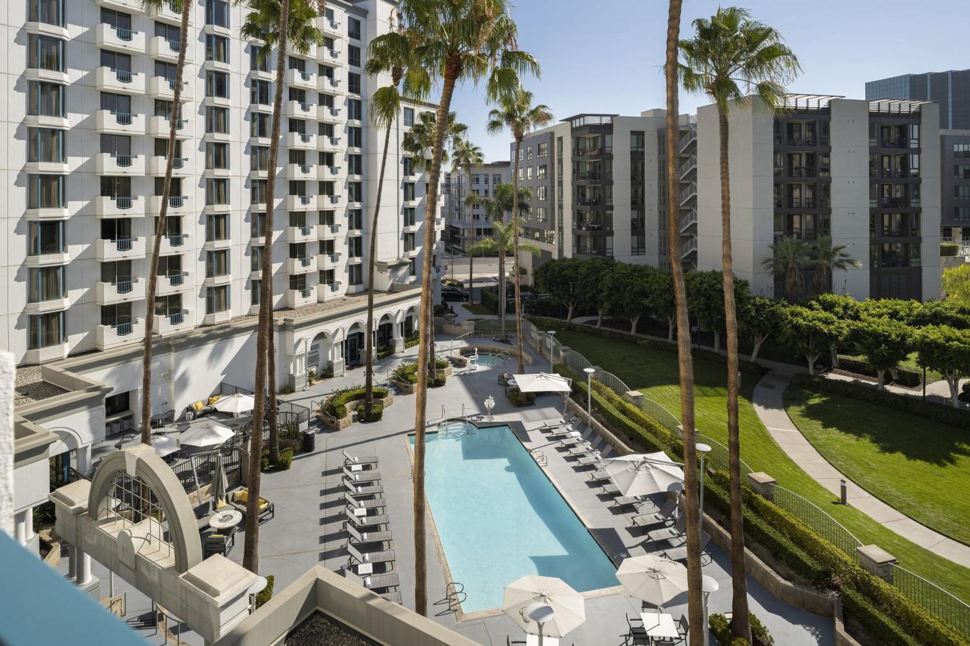 Готель Costa Mesa Marriott Екстер'єр фото