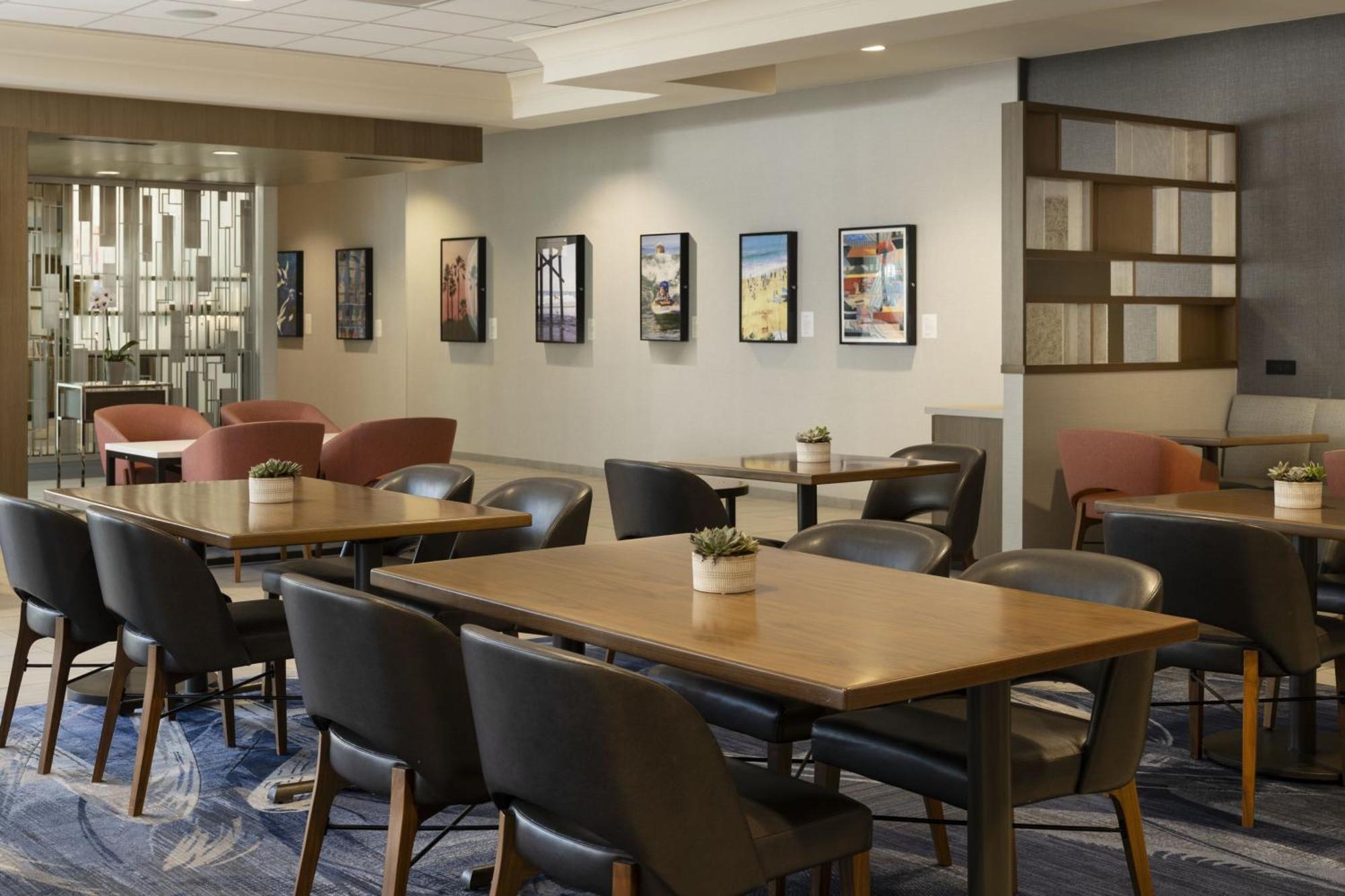 Готель Costa Mesa Marriott Екстер'єр фото