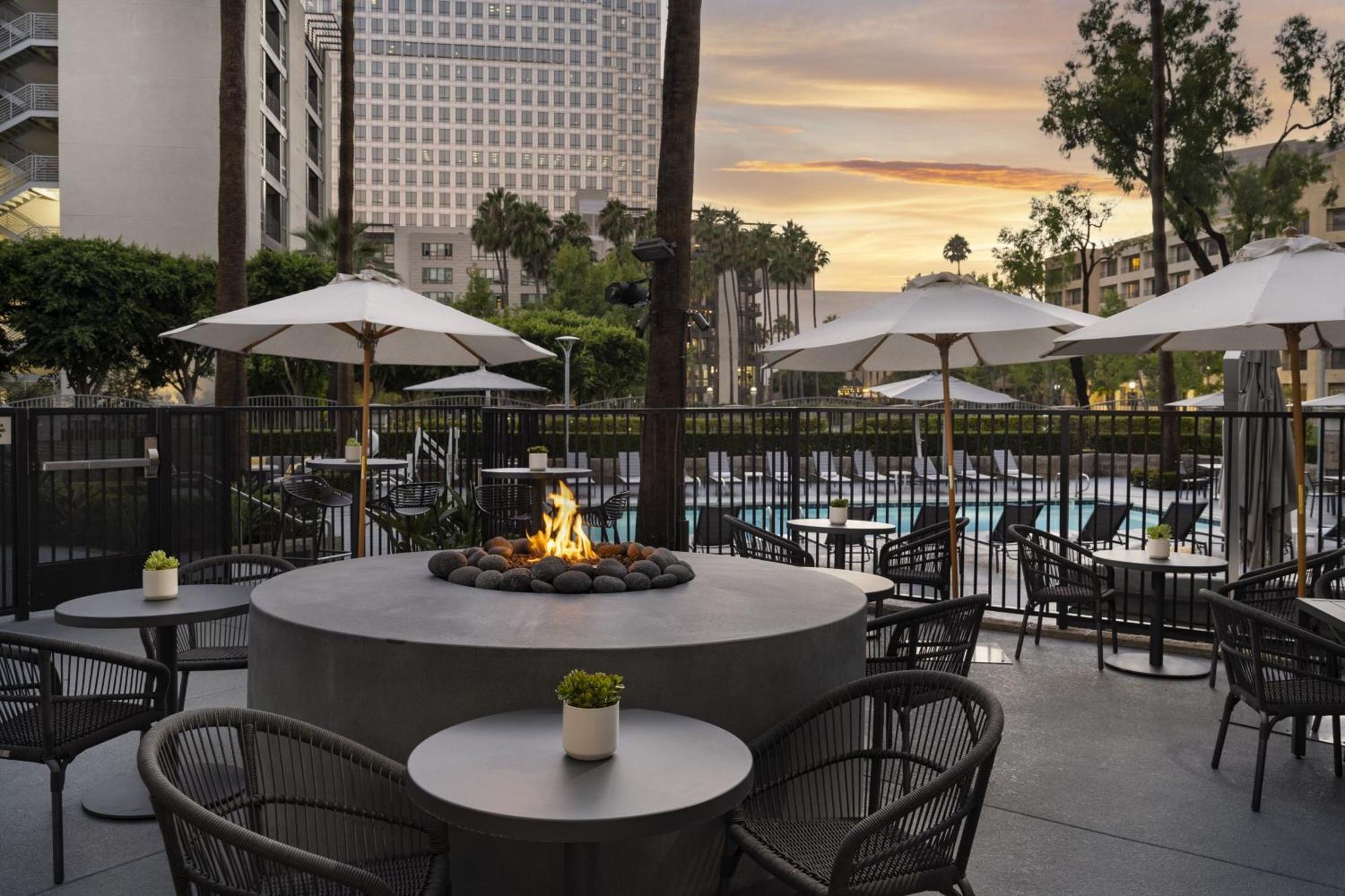 Готель Costa Mesa Marriott Екстер'єр фото