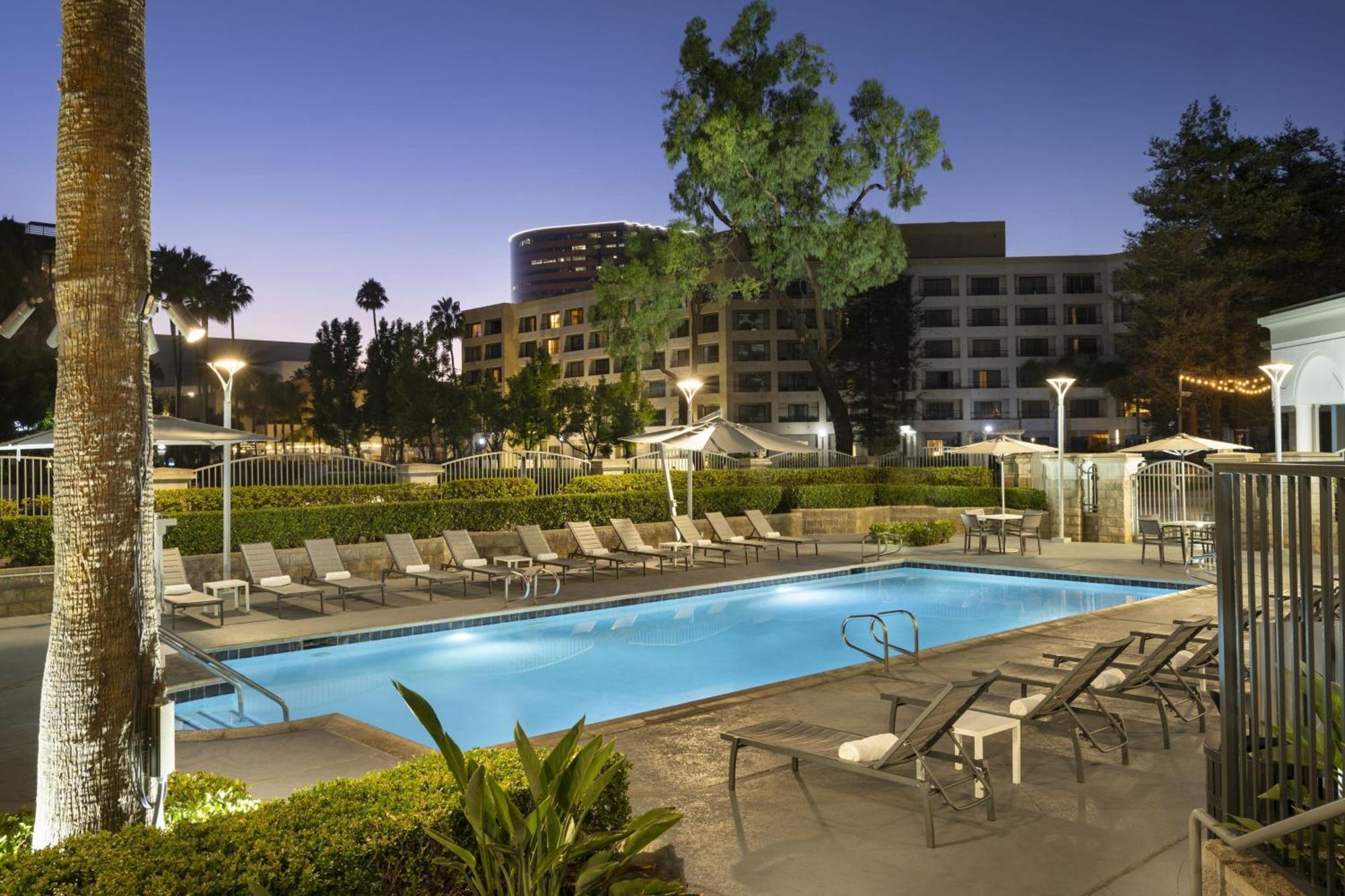 Готель Costa Mesa Marriott Екстер'єр фото
