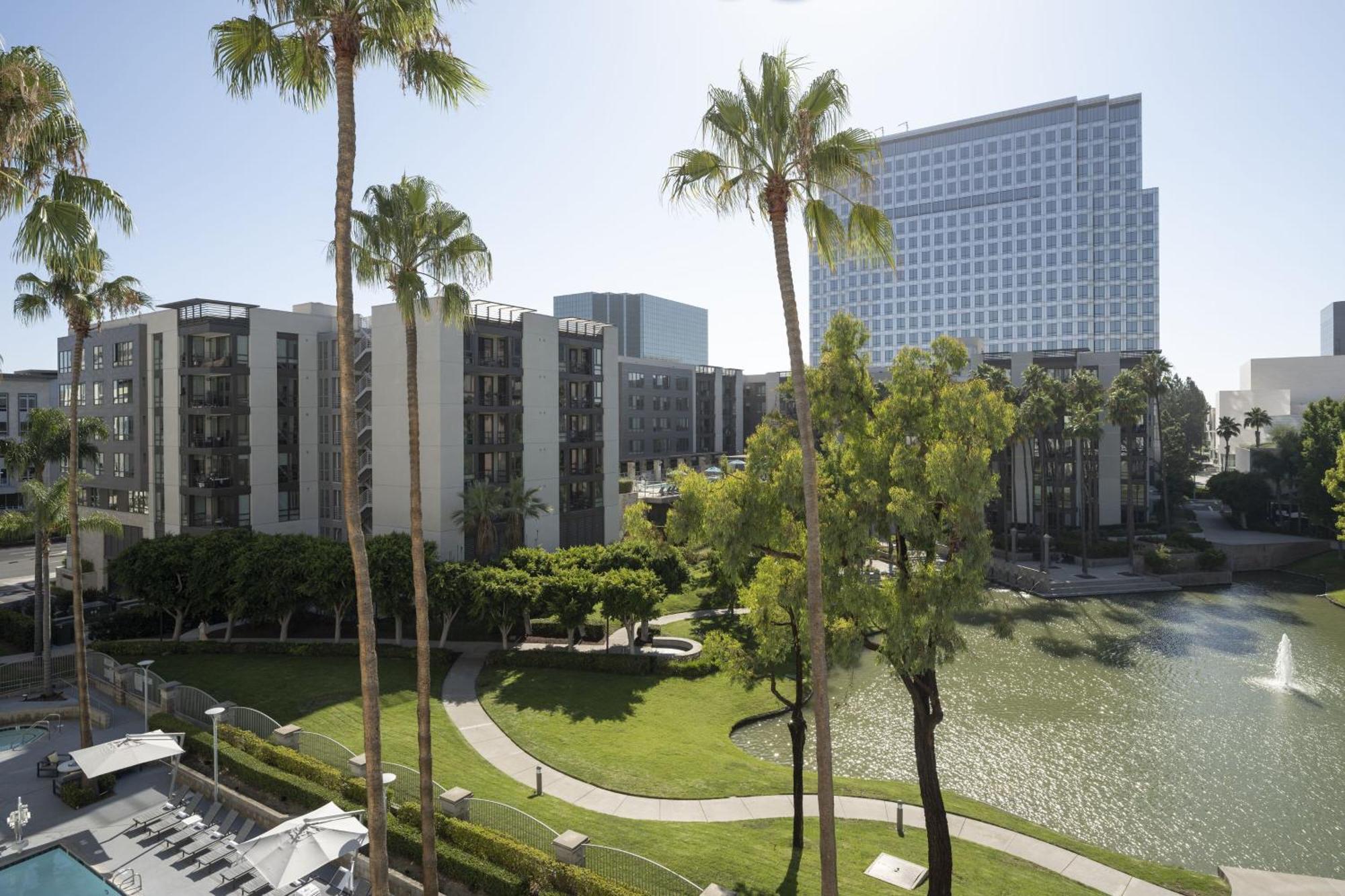 Готель Costa Mesa Marriott Екстер'єр фото