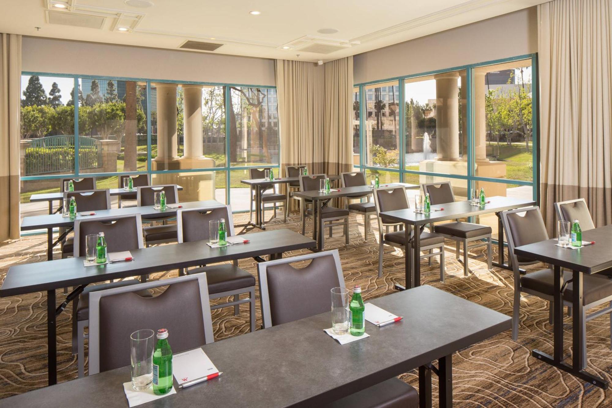 Готель Costa Mesa Marriott Екстер'єр фото