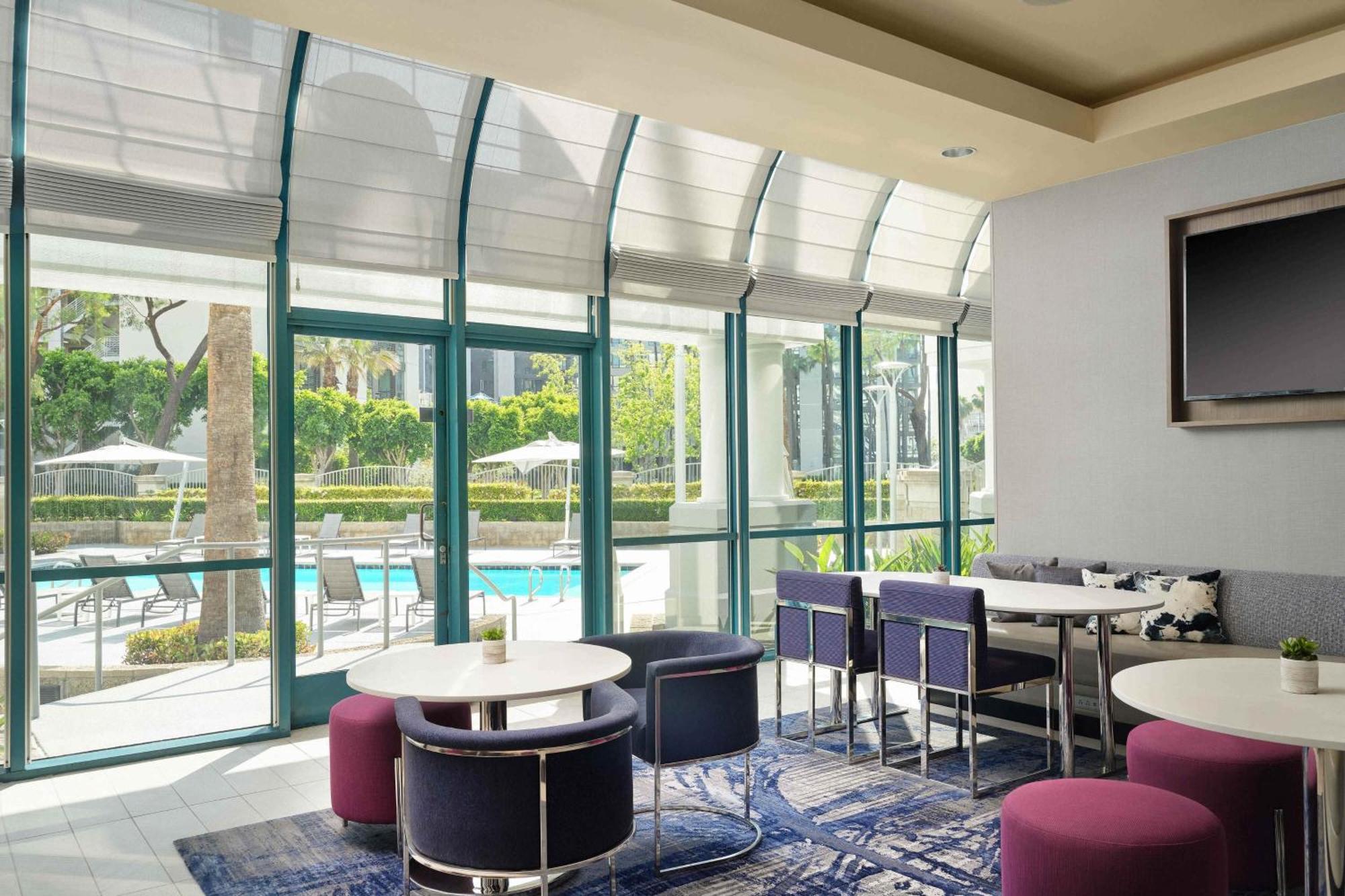 Готель Costa Mesa Marriott Екстер'єр фото