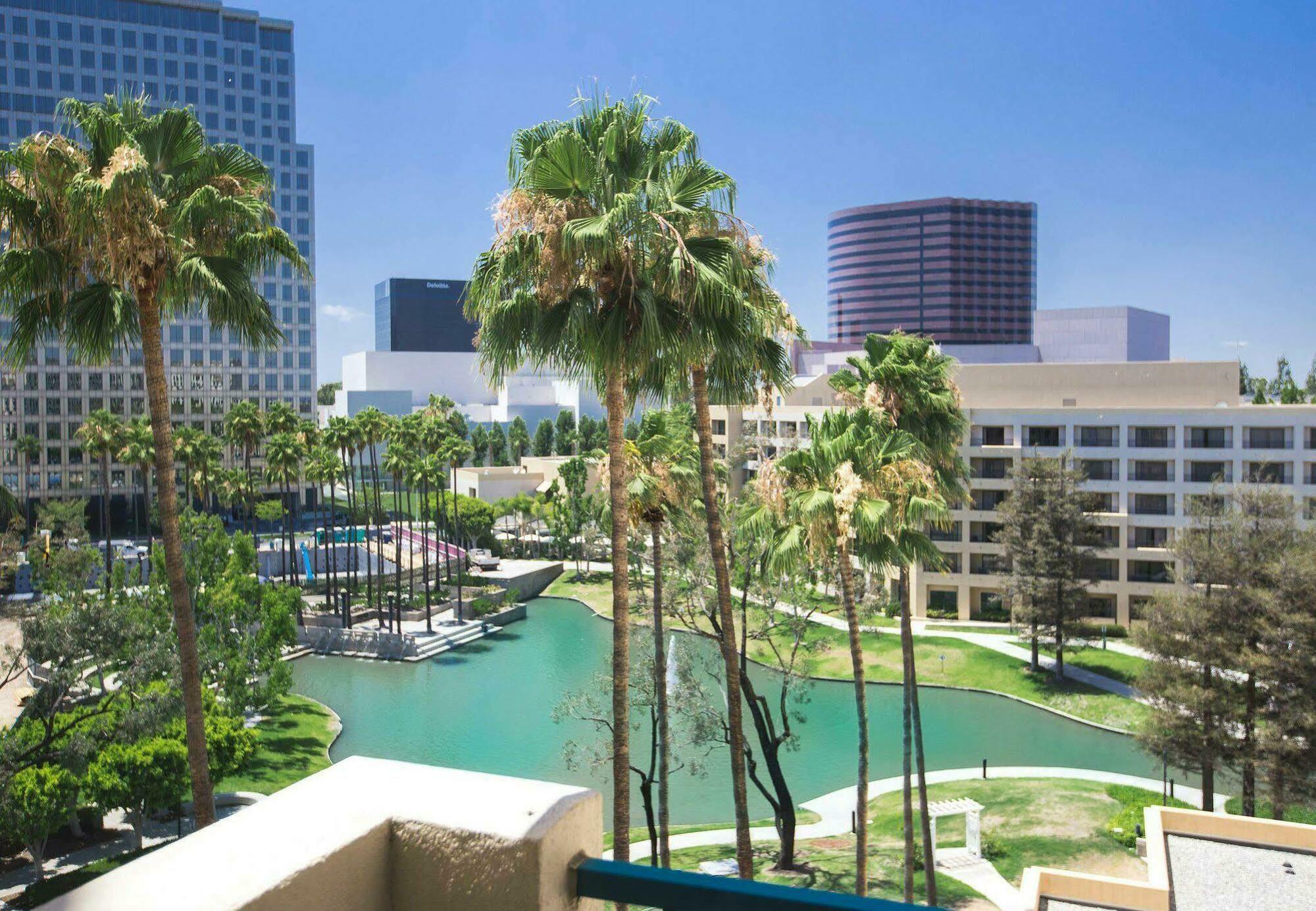 Готель Costa Mesa Marriott Екстер'єр фото